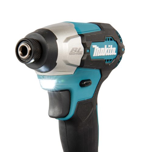 Makita DTD157RTJ 18V akkumulátoros ütvecsarozó 2x5.0 Ah akkuval