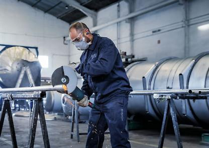 Bosch PRO Stainless Steel and Metal kötőanyaggal készült tisztítókorong, 125 x 6 x 22,23 mm, süllyesztett középrésszel