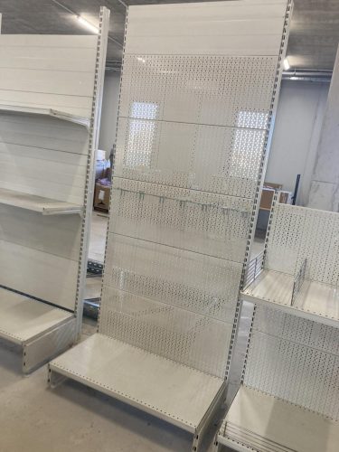 Polc nélküli perforált hátfalú fal 2410x1000mm