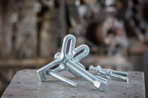 KIEGYENLÍTŐTENGELY LEHÚZÓ